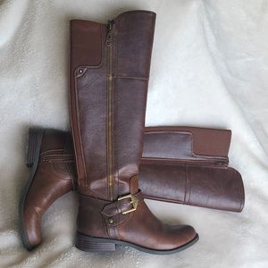 Tall riding boots contact brown